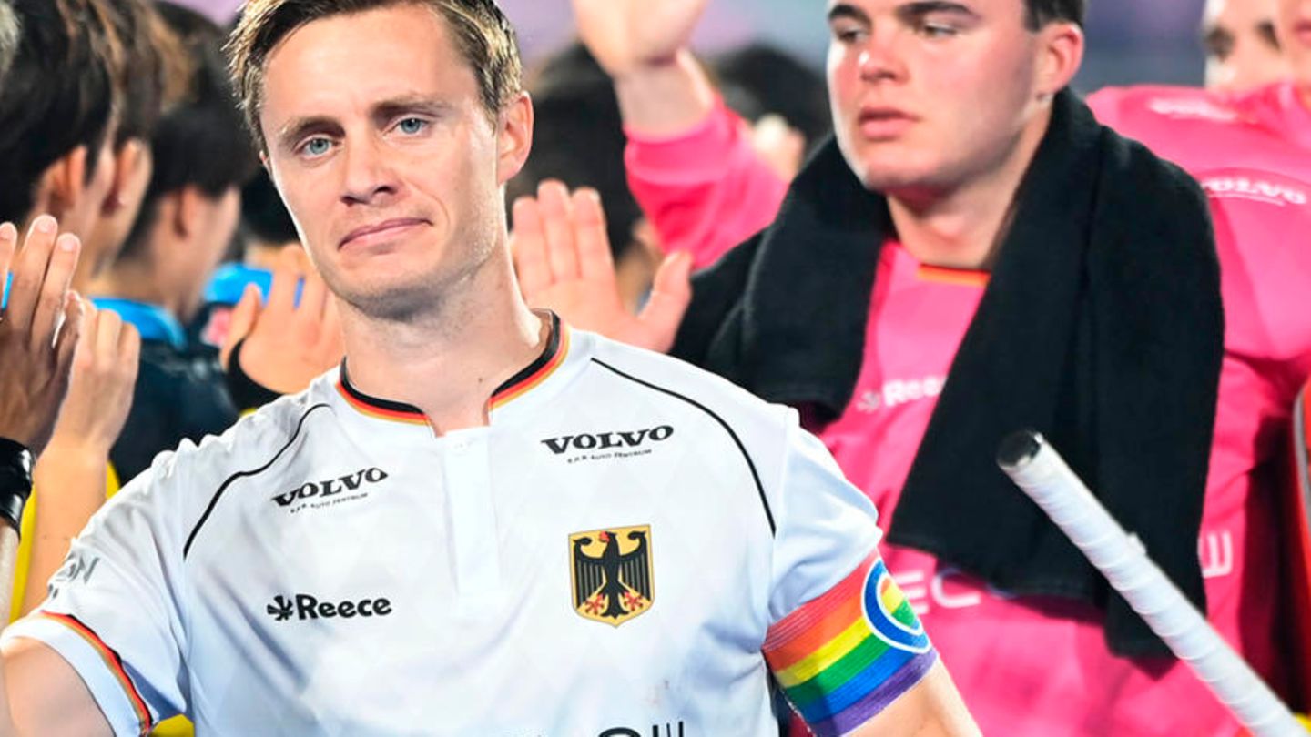 Zeichen für Vielfalt: Anders als die Fußballer: So gehen Handballer und Hockeyspieler bei der WM mit der Regenbogenbinde um