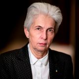 Die Vorsitzende des Verteidigungsausschusses ist zwar eine extrem unwahrscheinliche Option, weil mit der FDP in der falschen Partei. Dennoch hat sie sich mit zahlreichen Talkshow-Auftritten zum Thema derart in den Vordergrund gedrängt, dass ihr Name in der Gerüchteküche fällt. Schwer vorstellbar aber, dass die Ampel ihren Koalitionsvertrag mit den verteilten Ministerien zwischen zwei Bundestagswahlen noch einmal neu verhandelt. 