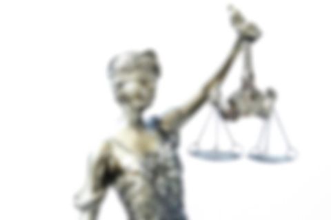 Unscharfes Bild einer Justitia