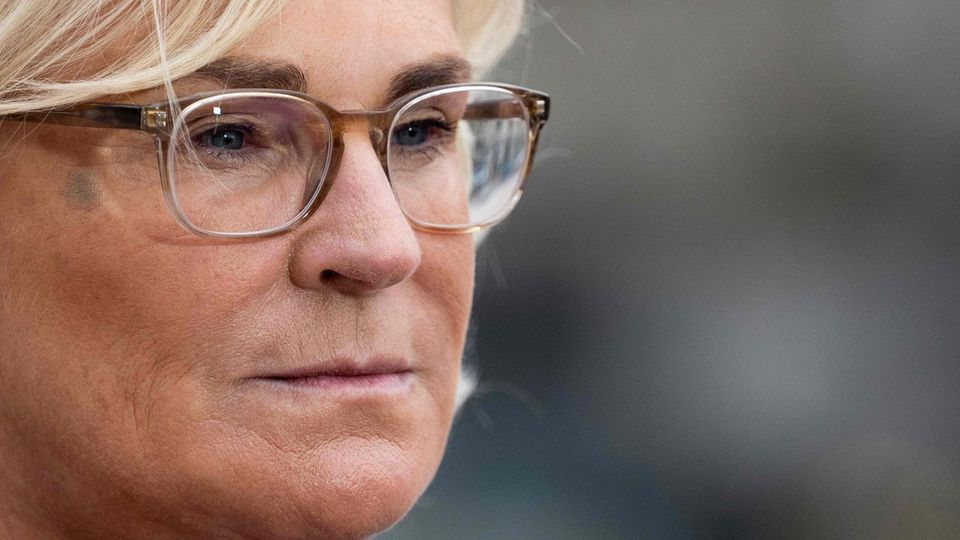 Verteidigungsministerin Lambrecht tritt zurück und gibt Erklärung ab