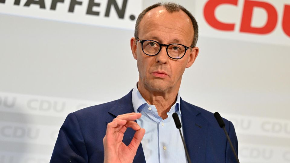 CDU-Chef: "Mit diesem Wabern schadet man der Bundeswehr"– Merz kommentiert Lambrecht-Rücktritt CDU-Chef: "Mit diesem Wabern schadet man der Bundeswehr"– Merz kommentiert Lambrecht-Rücktritt