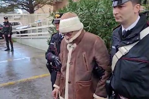 30 Jahre auf der Flucht: Direkt aus der Privatklinik: Hier wird Italiens meistgesuchter Mafiaboss abgeführt