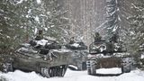 In Zusammenklang von Kampfpanzern, Schützenpanzern und abgesessenen Grenadieren erreichen motoriserte Verbände ihre Schock-Wirkung im Angriff.