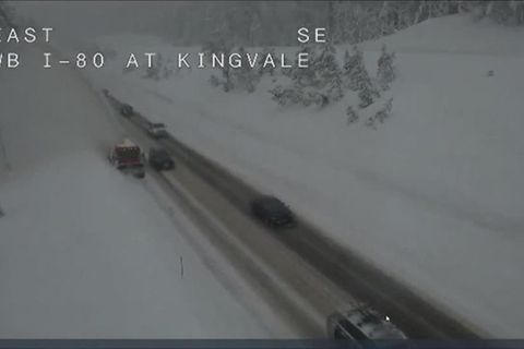 Video: USA: Dichtes Schneetreiben im Nordosten Kaliforniens
