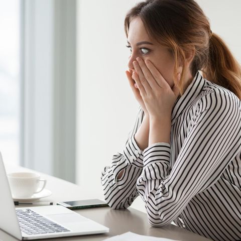 Wer sich bei Ebay Kleinanzeigen auf Anfragen außerhalb der Plattform einlässt, kann viel Geld verlieren.