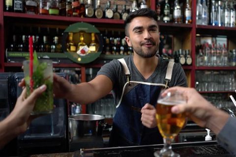 Barkeeper verraten, was sie an Kunden so richtig nervt