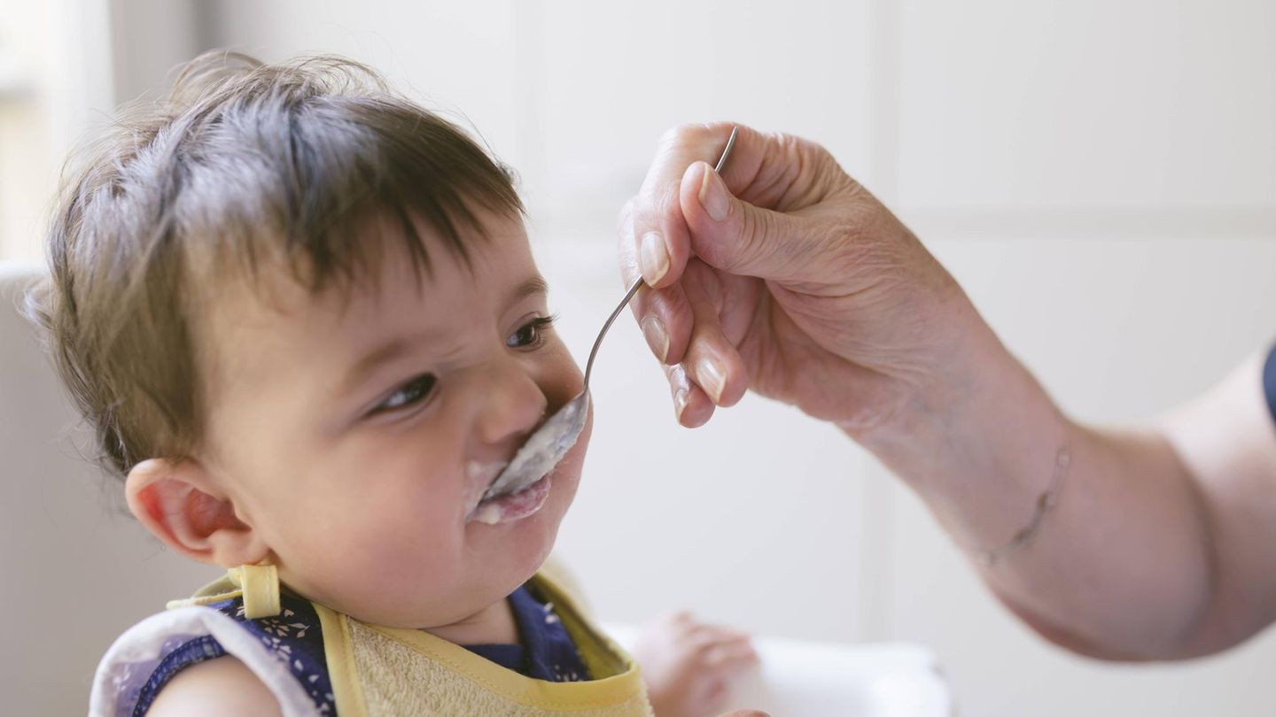 Der Eltern-Ratgeber: Allergien : Lebensmittelallergien bei Kindern verhindern: Mediziner finden eine überraschende Methode