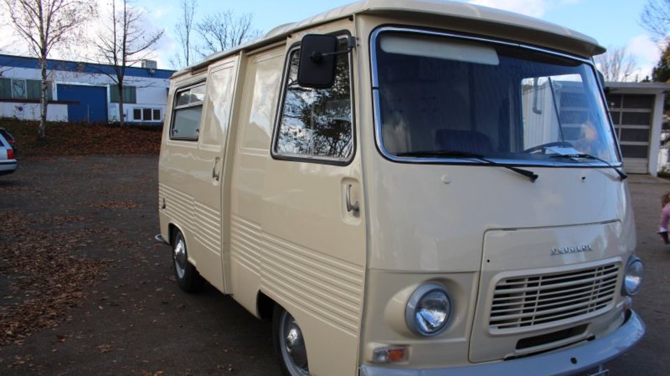 Ein solcher Kastenwagen spielt bei der Suche in Aktenzeichen XY eine Rolle