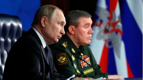 Wladimir Putin und Generalstabschef Valeri Gerassimow: Der Ukraine-Krieg wirkt derzeit festgefahren