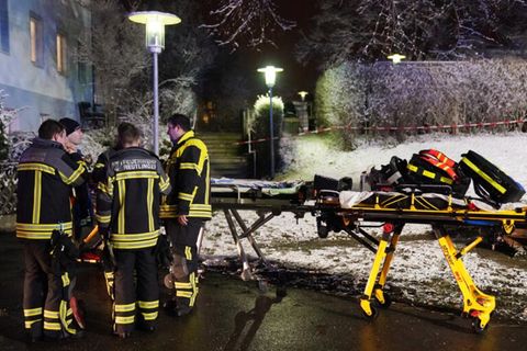 Feuerwehrleute im Einsatz bei einem Brand in Reutlingen