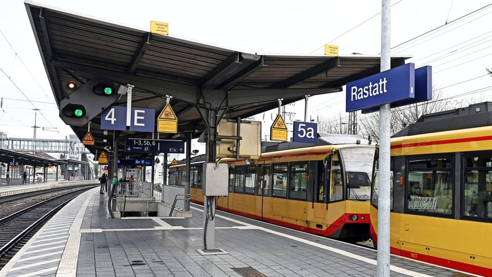 Einer der Tatorte ist ein Bahnsteig in Rastatt Einer der Tatorte ist ein Bahnsteig in Rastatt