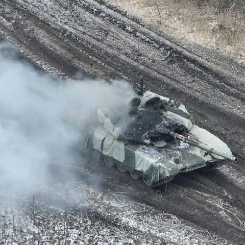 Krieg in der Ukraine: Der qualmende Panzer Der qualmende Panzer