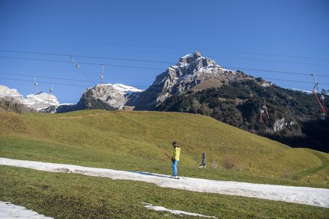 Ski fahren ohne Schnee