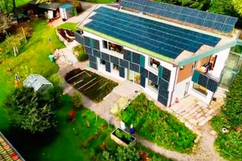 Sonnenenergie: Niedrigenergie-Haus: Trotz steigender Strompreise erhöht dieser Vermieter seine Nebenkosten nicht