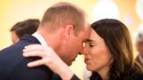 Jacinda Ardern begrüßt Prinz William mit einem Hongi, dem traditionellen Begrüßungsritual der Maori