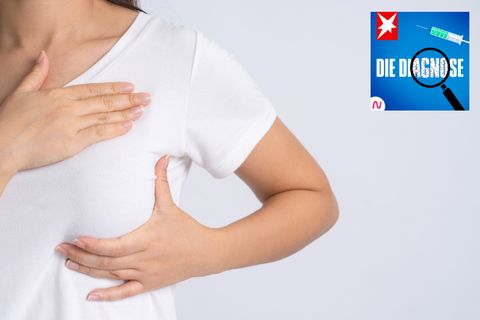 Eine Frau entdeckt eine seltsame Verhärtung an ihrer Brust