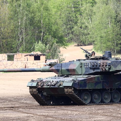 Ein Leopard 2 der Panzerlehrbrigade 9 im niedersächsischen Munster (Archivbild)