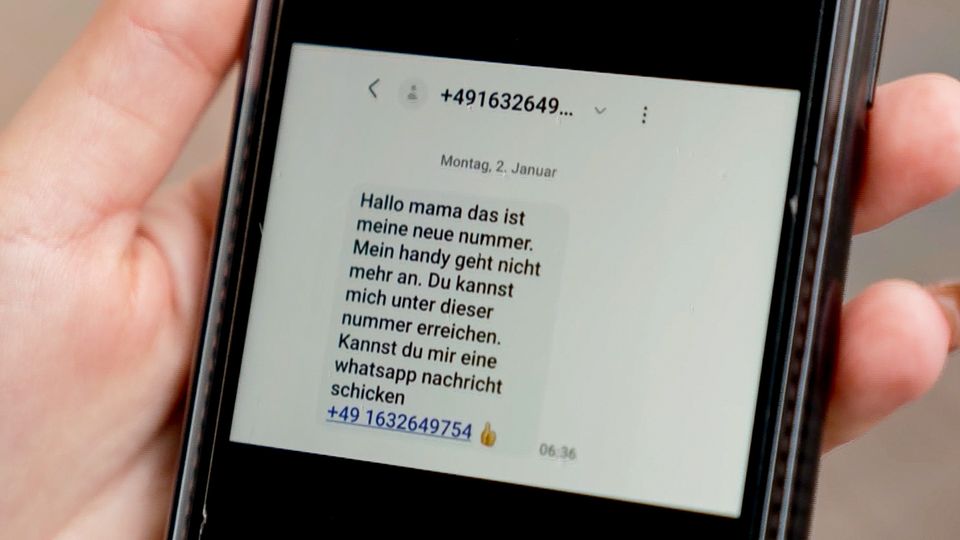 Diese Nachricht ist eine neue Form des perfiden "Enkel-Tricks" – so reagieren sie richtig Diese Nachricht ist eine neue Form des perfiden "Enkel-Tricks" – so reagieren sie richtig