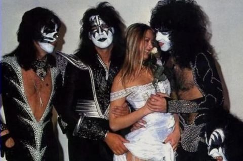 Star Stowe mit ihrem damaligen Freund Gene Simmons und der Band Kiss
