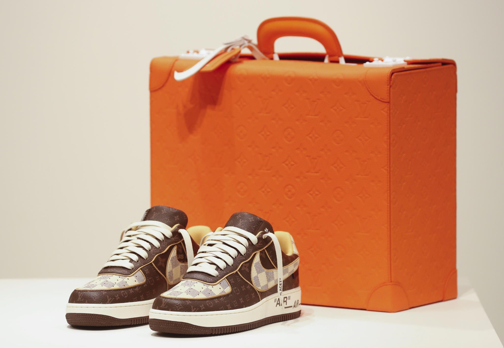 Louis Vuitton setzt auf Nachhaltigkeit: Aus alten Modellen werden neue  Sneaker gefertigt