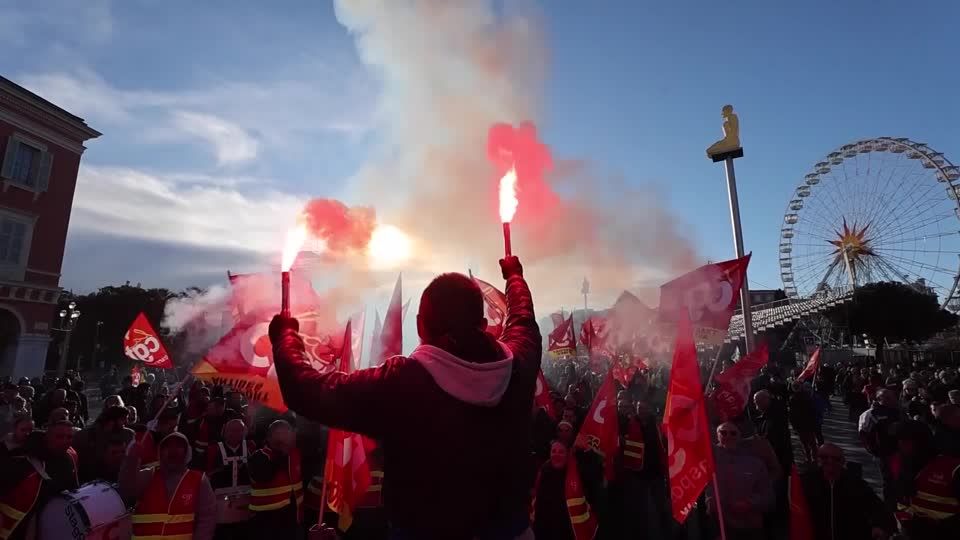 Video: Streik gegen Macrons Rentenreformplan legt Frankreich teilweise lahm Video: Streik gegen Macrons Rentenreformplan legt Frankreich teilweise lahm