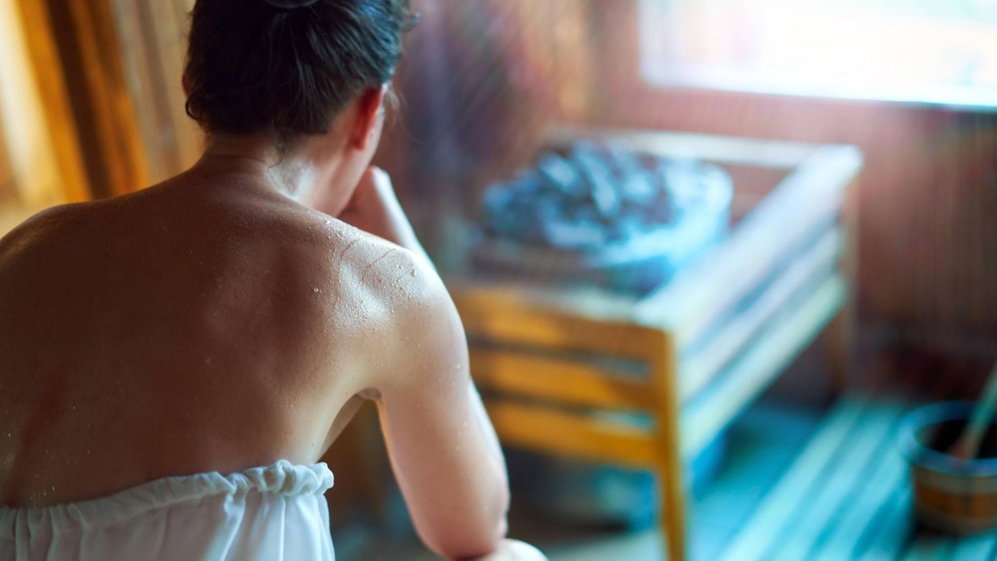 Saunabaden: Kann ich als Asthmatiker in die Sauna? Oder dort meinen Kater ausschwitzen? Ein Experte gibt Antworten