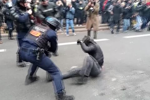 Video: Heftige Zusammenstöße bei Demonstration in Frankreich