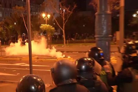 Video: Gewalt zwischen Polizei und Demonstranten in Peru