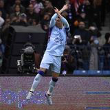 Ronaldo zeigt selbstverständlich seinen typischen Jubel-Sprung.