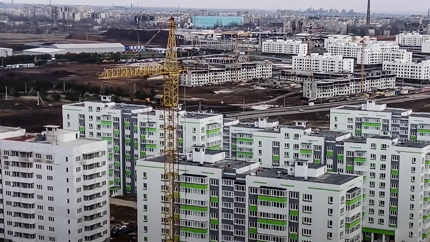 Propaganda: Russische Siedlung in Mariupol: Video zeigt erheblichen Pfusch am Bau