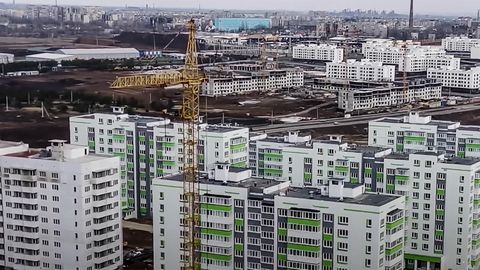 Russische Propaganda-Siedlung: Video zeigt erheblichen Pfusch am Bau