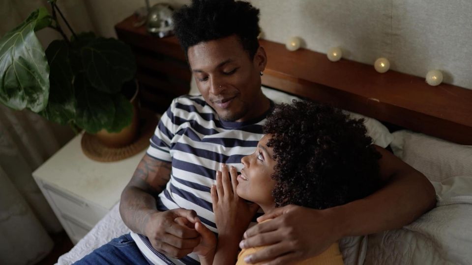 Beziehungstipps: Drei Dinge, die Sie Ihren Partner vor dem Schlafengehen fragen sollten