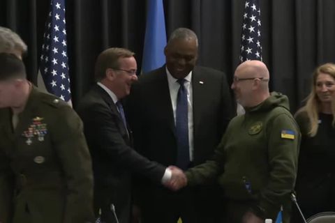 Video: USA mahnen in Ramstein mehr Militärhilfe für Ukraine an