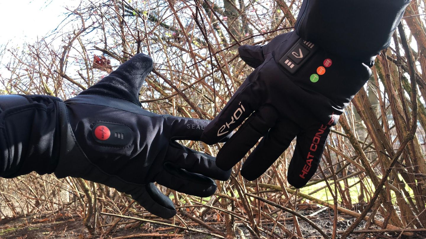 Heated gloves: Ekoi and Sealskinz compared