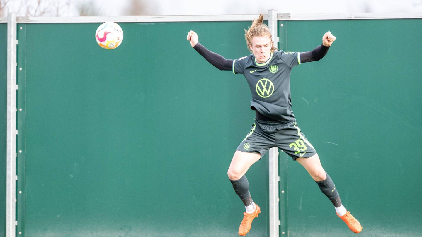 VfL Wolfsburg "Es geht darum, unsere Philosophie und Marschroute weiter konsequent fortzuführen“, sagt Sportchef Marcel Schäfer über die aktuelle Situation. Die gruselige Managerphrase entspricht dem "Muss ja" als Antwort auf die Frage nach dem Befinden und dem Saisonverlauf.
