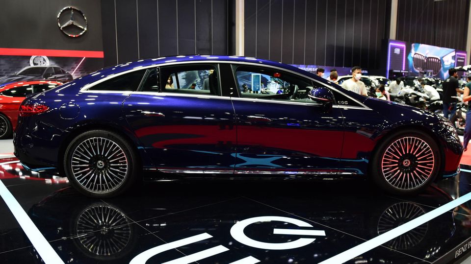 Glänzend, glatt, elektronisch: Die EQ-Reihe trägt zum Erfolg von Mercedes-Benz bei.
