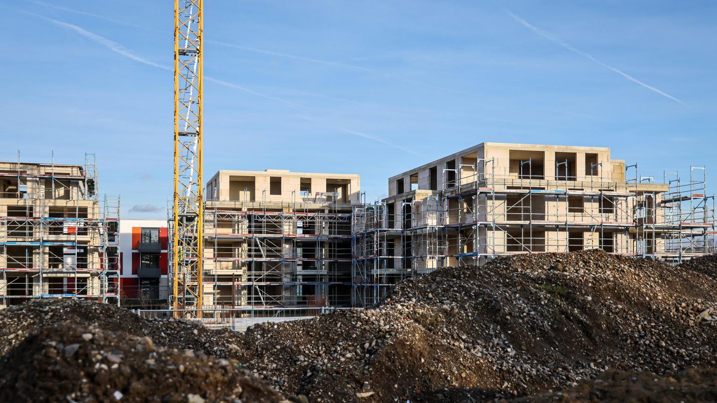 Sinkende Immobilienpreise: Immobilienmarkt: Neubauten in Bedburg, Nordrhein-Westfalen Immobilienmarkt: Neubauten in Bedburg, Nordrhein-Westfalen