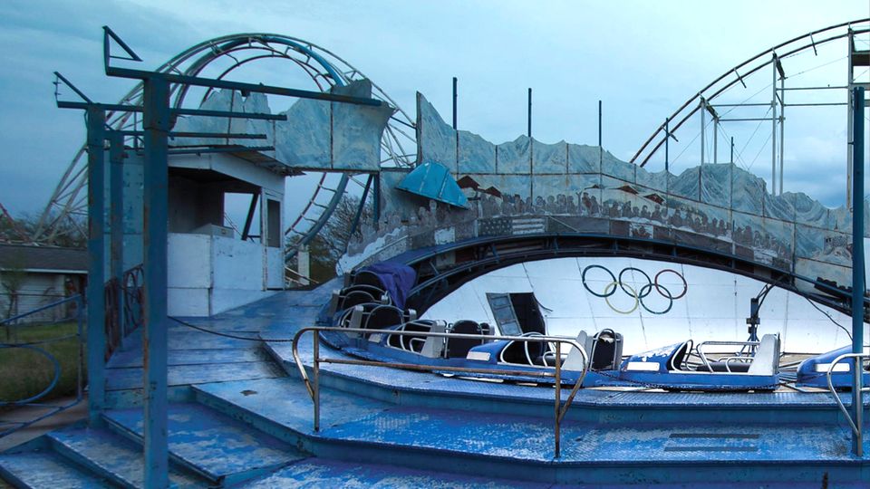 Fun Spot Amusement Park and Zoo  Auch hier dreht sich nichts mehr, keine Musik ertönt, keine bunten Lichter blinken. Der 1856 eröffnete Park in Angola, Indiana, ist seit der Schließung im Jahre 2008 sich selbst überlassen.