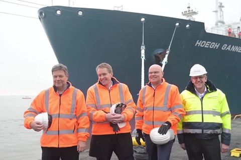 Video: Drittes deutsches LNG-Terminal in Betrieb