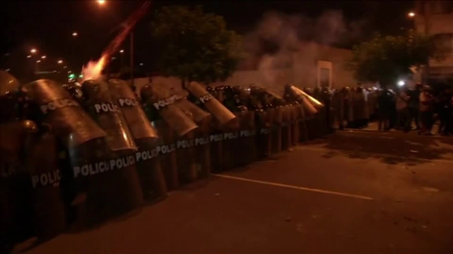 Video: Peru: Regierungskritische Proteste weiten sich aus