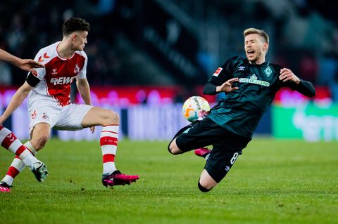 Werders Mitchell Weiser (r.) verliert wie das gesamte Team gegen den 1. FC Köln den Boden unter den Füßen