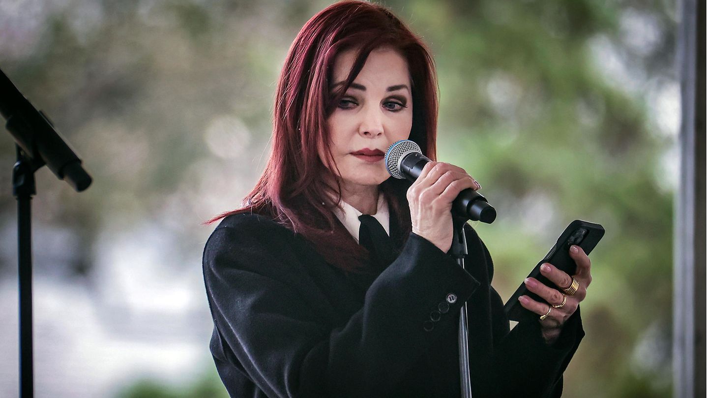 Priscilla Presley