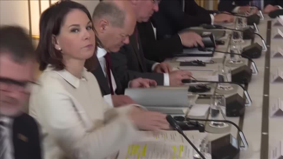 Video: Baerbock: Berlin würde Leopard-Export Polens nicht blockieren