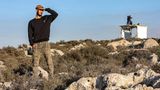 Migdalim, Westjordanland. Israelische Siedler versammeln sich bei dem Versuch, einen illegalen Siedlungsaußenposten namens Or Haim in der Nähe der Siedlung Migdalim im Norden des besetzten Westjordanlands wieder zu errichten. Kurz darauf räumten israelische Grenzsoldaten das Gebiet.