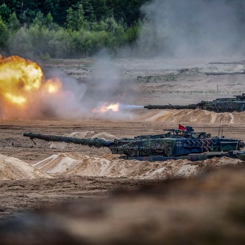 Leopard 2 in gedeckter Feuerstellung