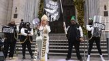 Vor der St. Patrick's Cathedrale in Manhattan danken Demonstrierende Gott für die Möglichkeit abzutreiben