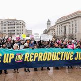 In Washington haben sich Protestierende anlässlich des Marsches der Frauen auf der Freedom Plaza versammelt