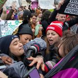 Geschrei und Rangelei zwischen Abtreibungsbefürworterinnen und -gegnerinnen in Washington