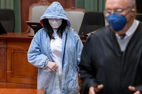 Die Tochter des getöteten Ehepaars von Mistelbach trifft zum Prozessbeginn im Landgericht Bayreuth ein