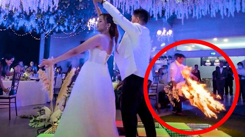 Brautpaar tanzt romantisch – doch der Star des Hochzeits-Videos ist das Feuer im Hintergrund